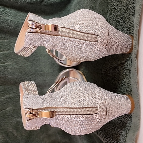 NEW  Silver Sparkle Wedge Sandals - Picture 7 of 9